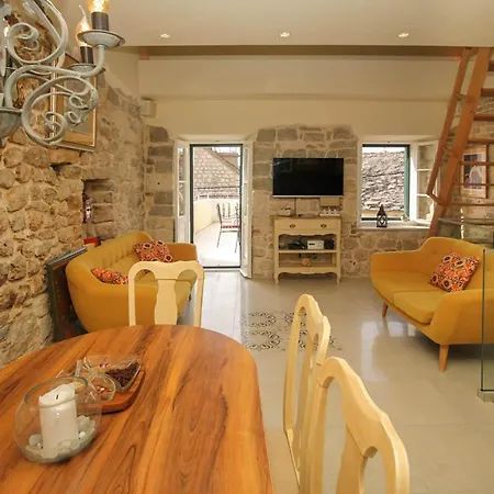 Villa Sleeps 5 With Air Con And Wifi