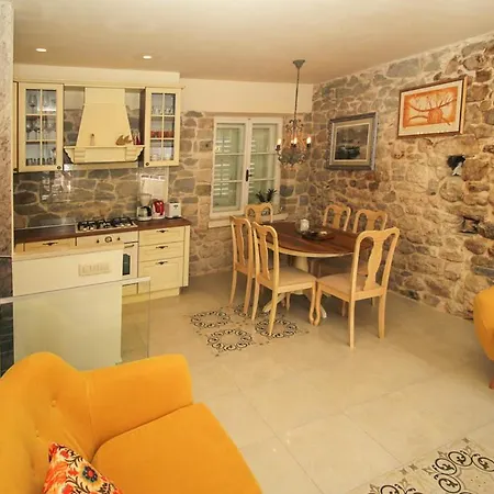 Sleeps 5 With Air Con And Wifi Villa Makarska