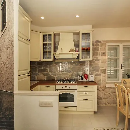 Sleeps 5 With Air Con And Wifi Villa