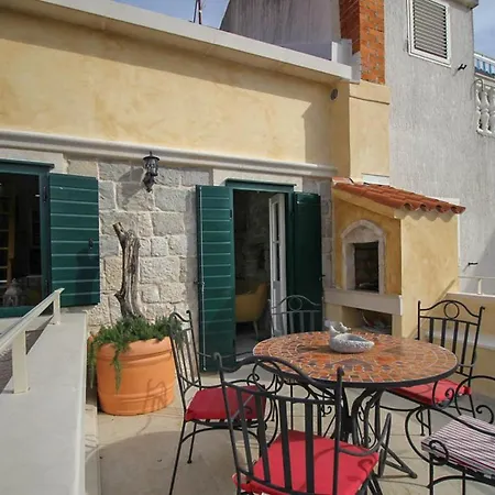 Sleeps 5 With Air Con And Wifi Villa