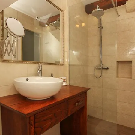 Sleeps 5 With Air Con And Wifi Makarska